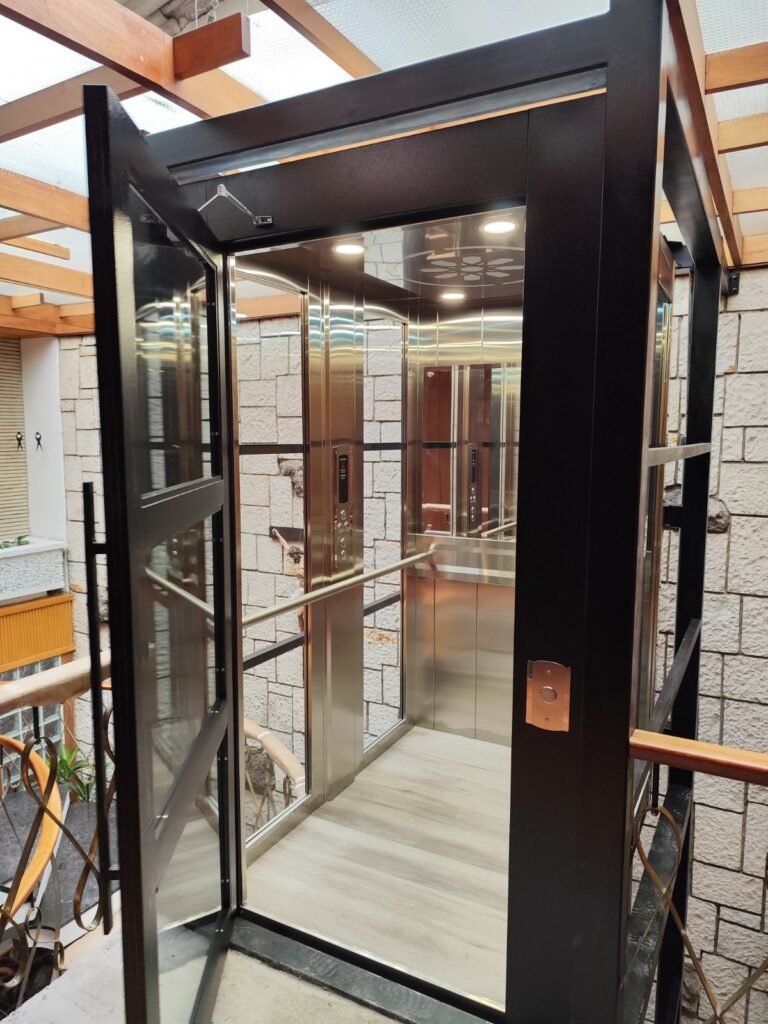 ascensor-personalizado-panoramico-atsemplus-abierto