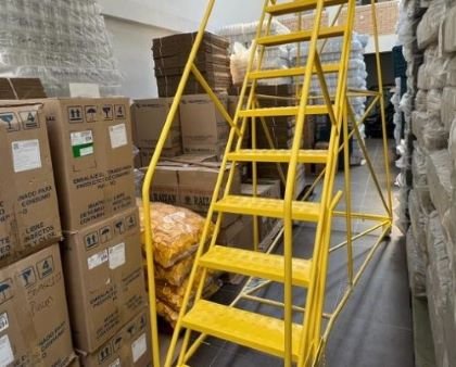 Escaleras para bodega tipo avión o rodantes